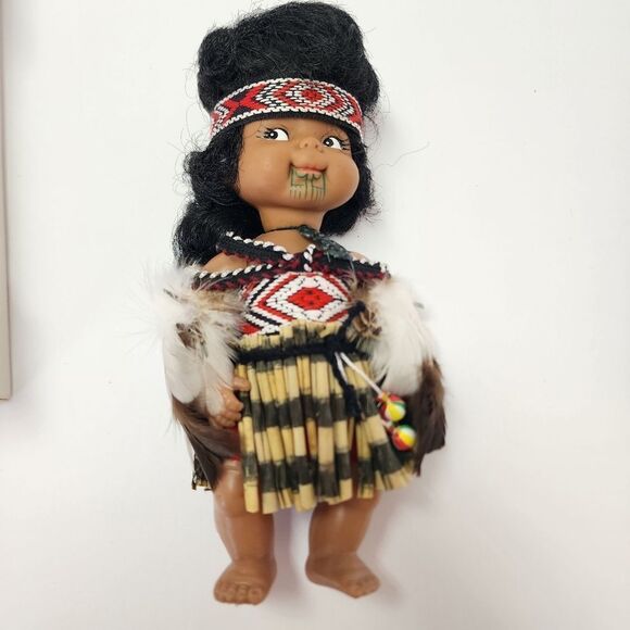 Vintage Parrs New Zealand Wahine Porcelain Doll 8" in Box - Picture 8 of 9